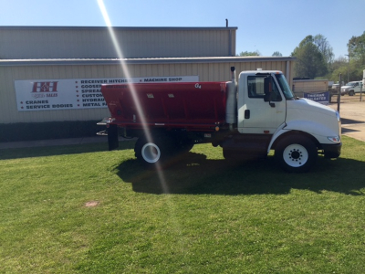 12' New Leader L2000 G4 Fertilizer & Lime Spreader mounted on a 2005 International 8600 #3